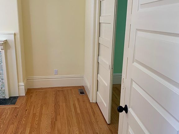 4th image of 2689 Bryant St #2689