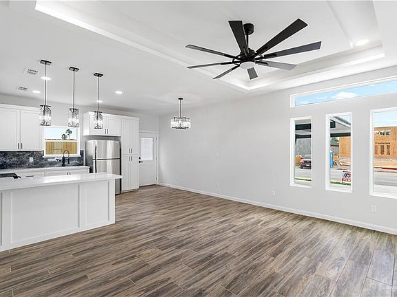 4th image of 1300 Rosewood Ln #1