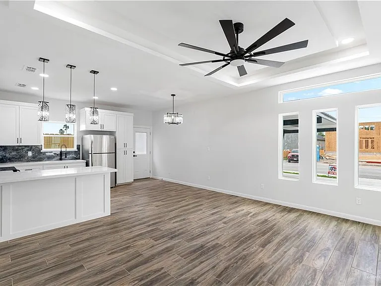 1300 Rosewood Ln #1 — Photo 4