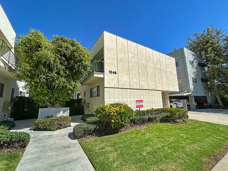 1246 Wellesley Ave #10 — Photo 3