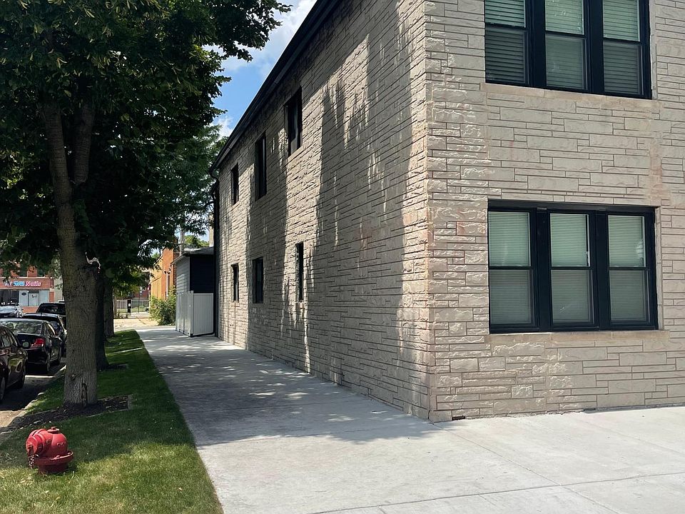 1st image of 3558 S Emerald Ave #1