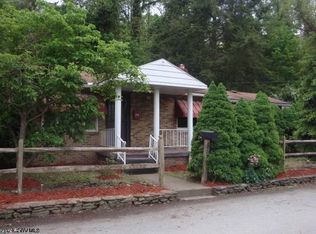 69 Tower Ln, Westover, WV 26501