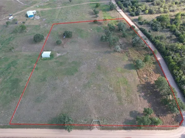 1007 County Road 380, Hallettsville, TX 77964