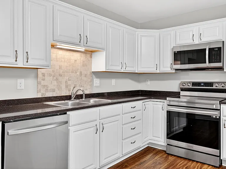 1109 Maple Tree Ln — Photo 6