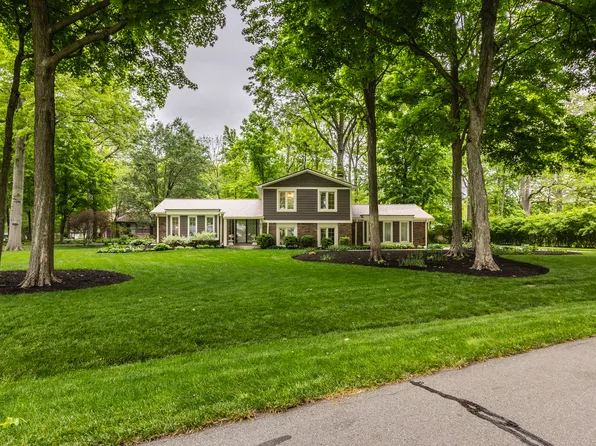 411 Woodland West Dr, Greenfield, IN 46140