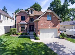 122 E 56th St, Westmont, IL