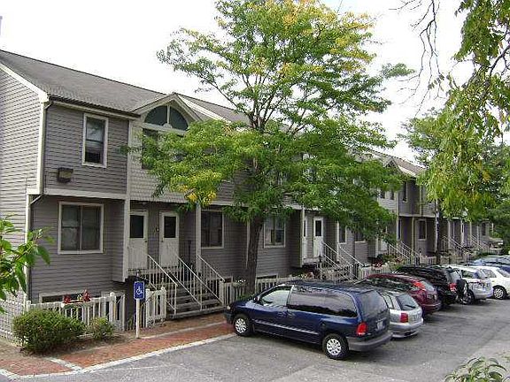 2nd image of 3399 Post Rd Unit 11