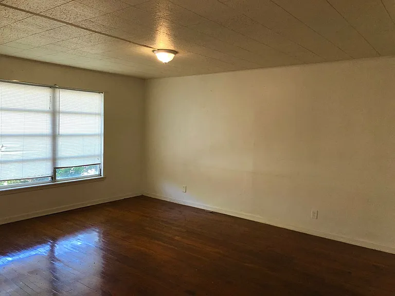 312 Babcock Rd — Photo 2