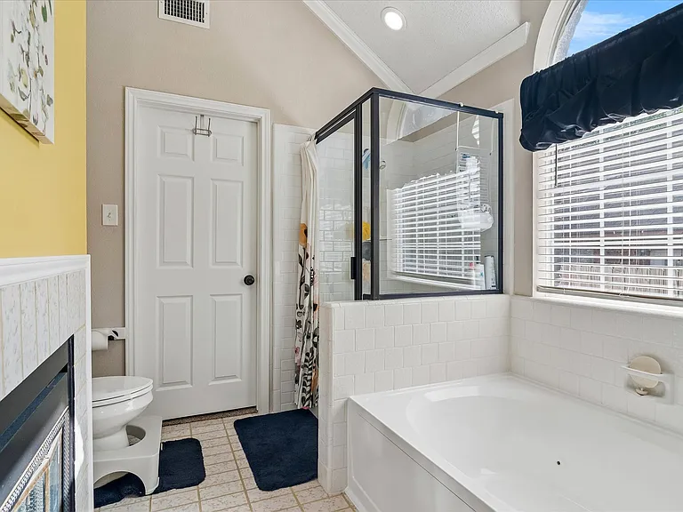 804 Clover Hill Ln — Photo 5