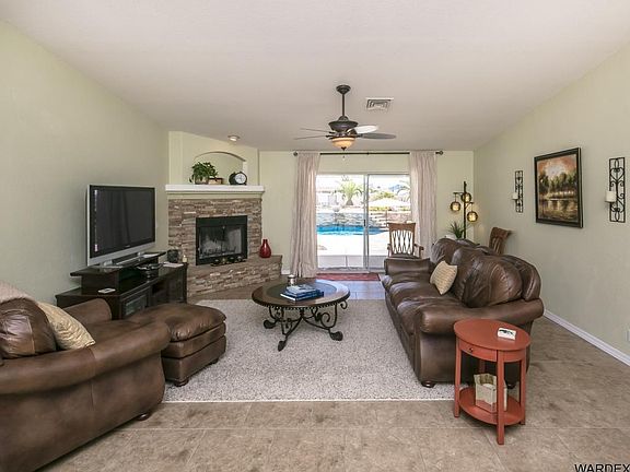 4th image of 1860 N Laramie Dr