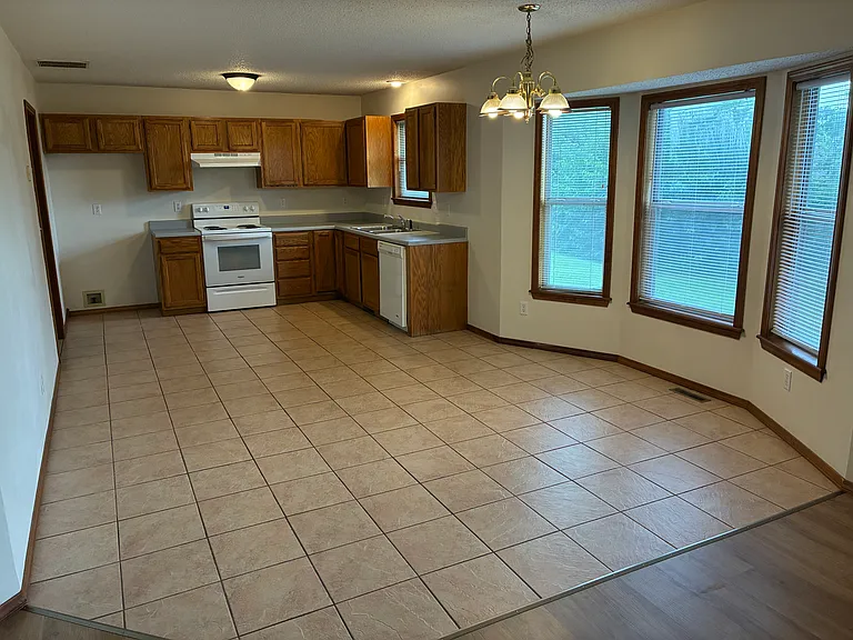 406 N Becky Cir — Photo 8