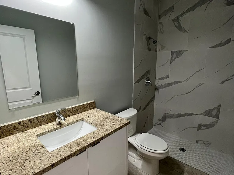 227 N East St — Photo 11
