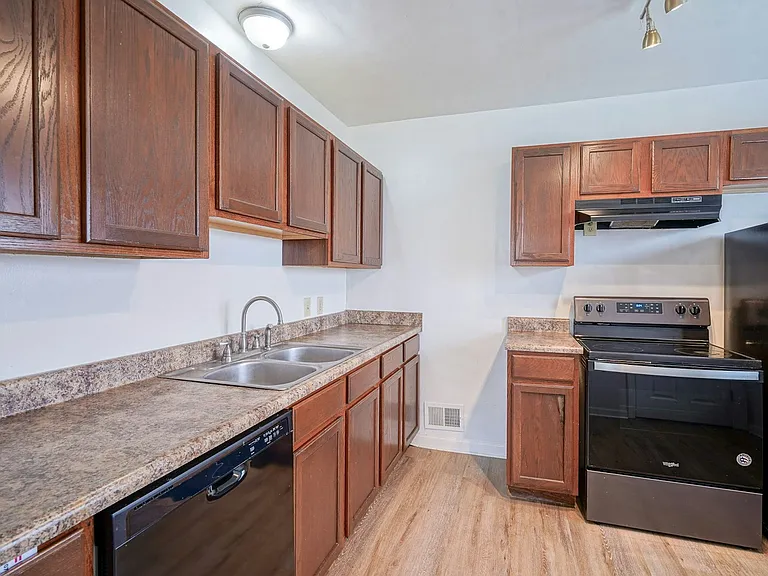 5159 E 16th St #E16 — Photo 11