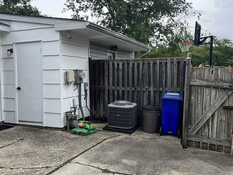 12709 Marquette Ln — Photo 21