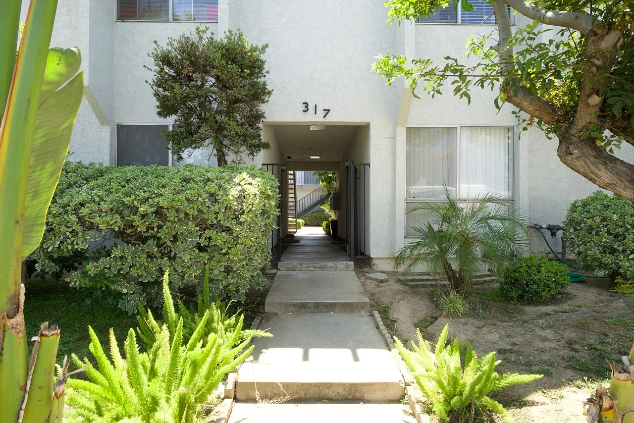 2 bed, 985 sqft, $2,500 — Photo 2