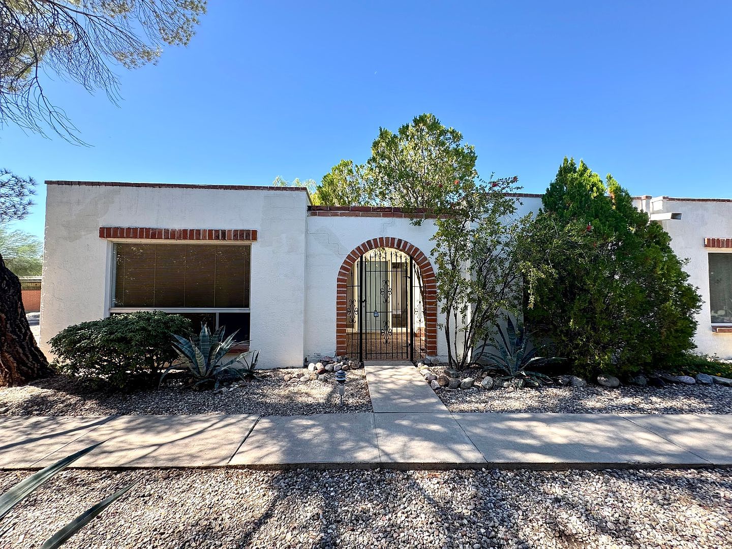 1002 N Camino Las Solanas, Tucson, AZ 85710 | Zillow