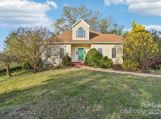 189 Stone House Rd, Hendersonville, NC 28739