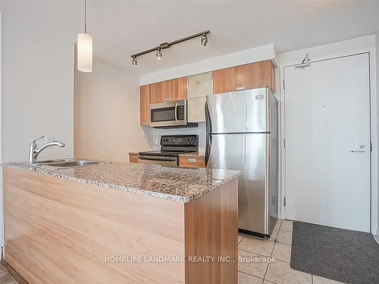 37 Grosvenor St #3401 — Photo 4