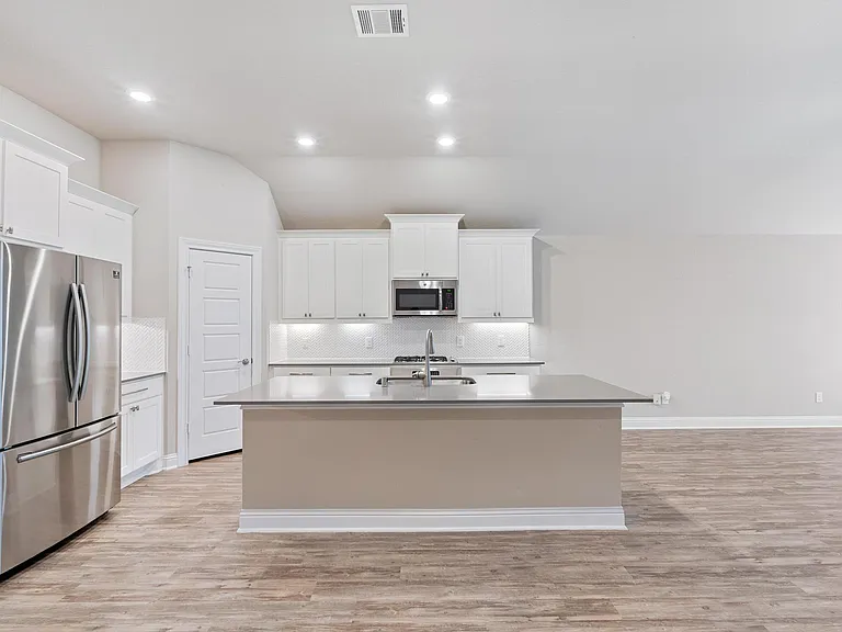 18716 Laurel Hills Dr — Photo 7