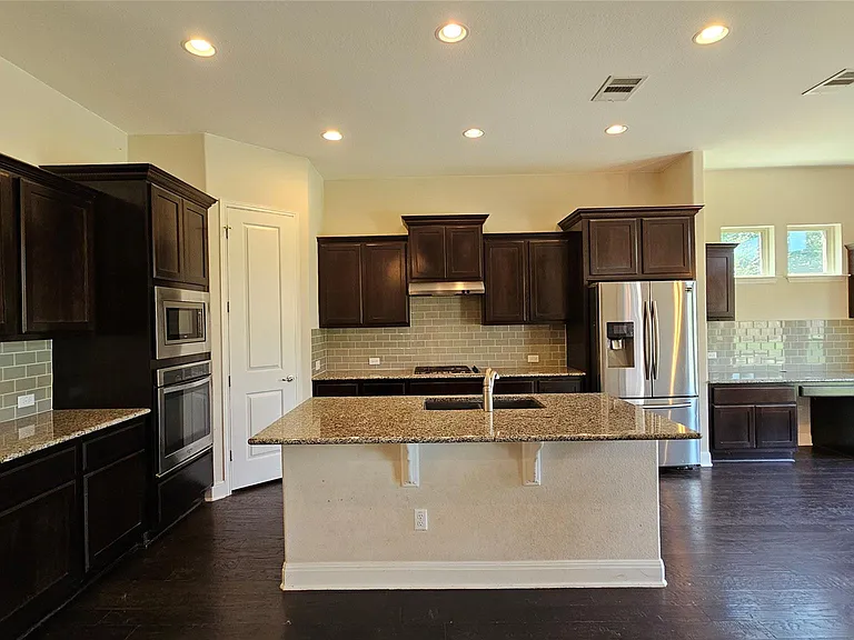 952 Wild Rose Dr — Photo 8