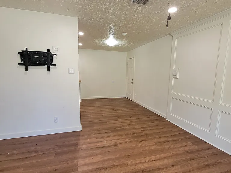 2100 Hill Top Ct #1 — Photo 15