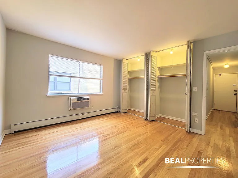 510 West Briar Place — Photo 22