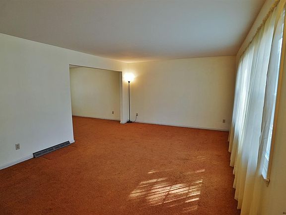 4th image of 35 Sandalwood Ln