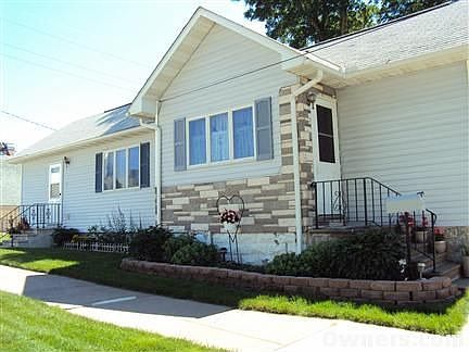 2nd image of 52 Mankato Ave