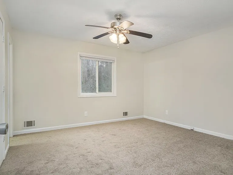 1874 Vauxhall Dr — Photo 13
