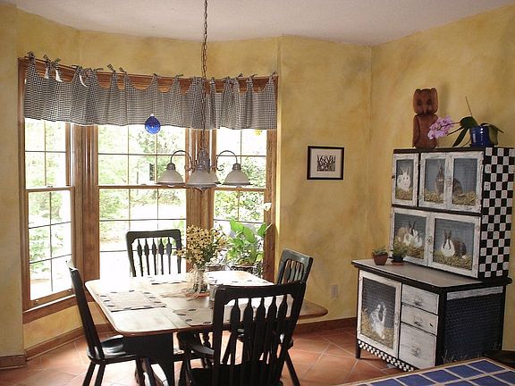 Farm Kitchen eating area