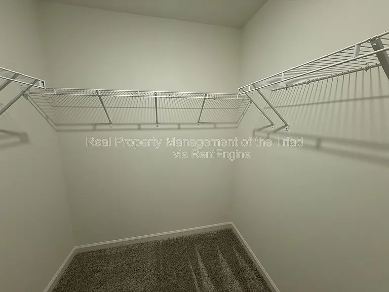 112 Parker Ln — Photo 11