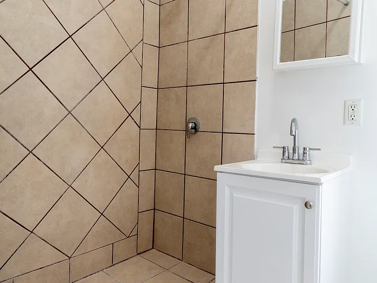 Bixel apts LLC — Photo 13