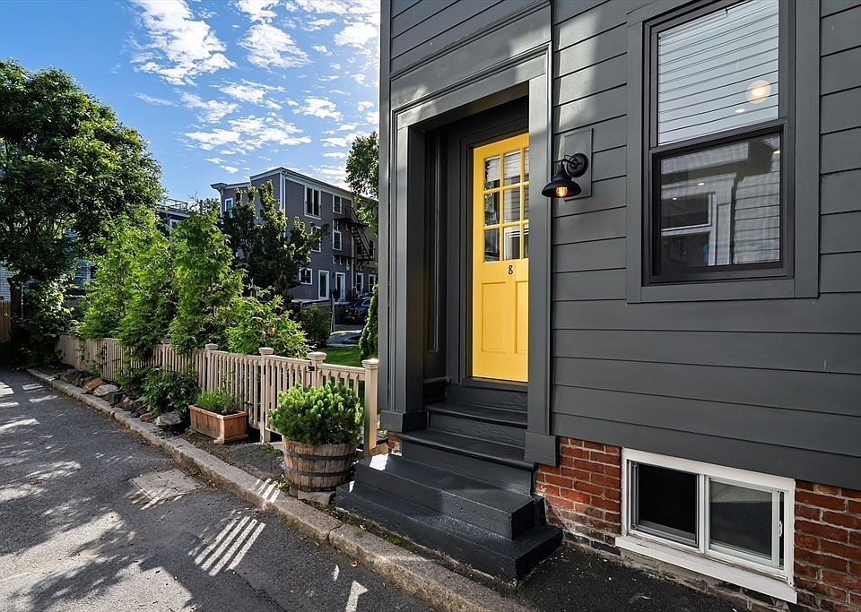 1st image of 8 Bolton Pl