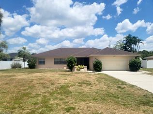 1624 Country Club Pkwy, Lehigh Acres, FL 33936