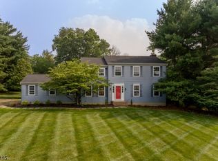 16 Horseshoe Dr, Flemington, NJ 08822