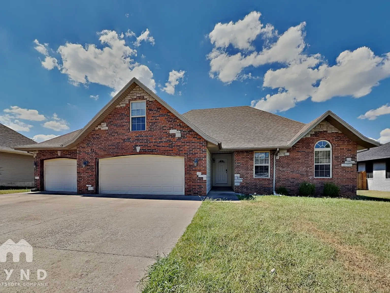 3 bed, 2.0 bath, 1745 sqft, $1,749 — Photo 1