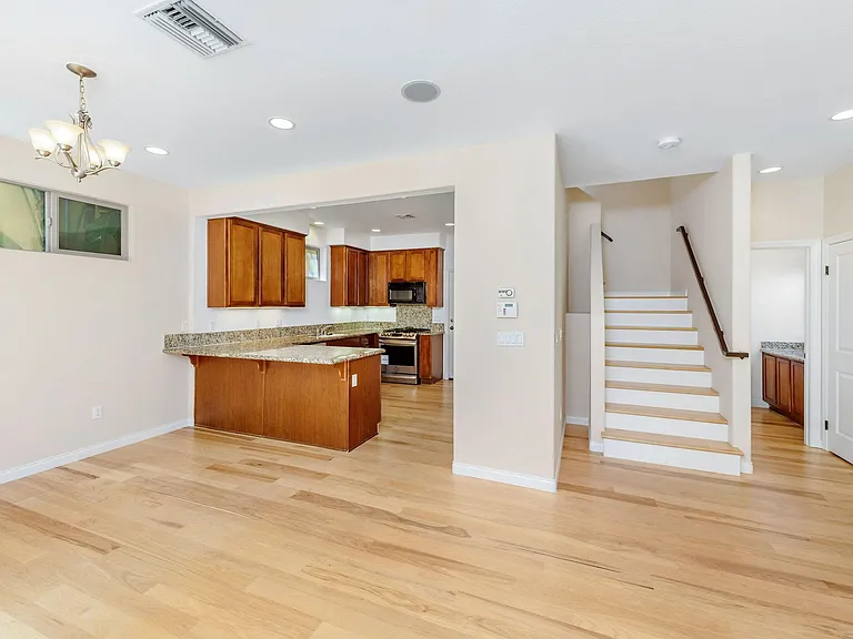 13458 Roselle Ave — Photo 5