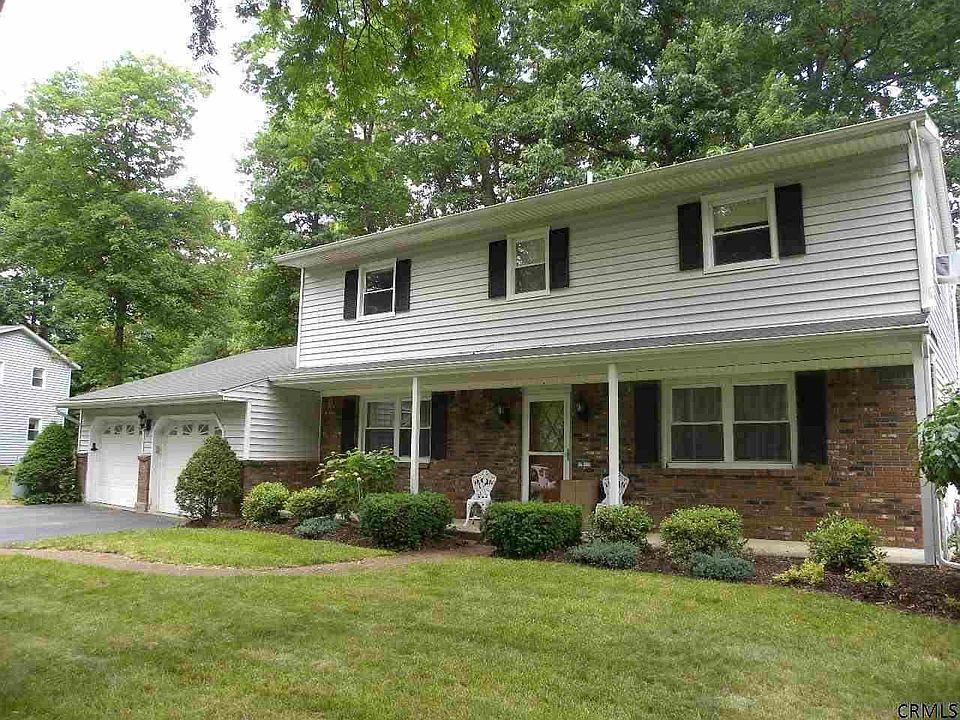 2nd image of 9 Turnberry Ln