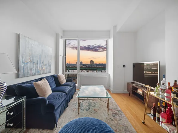 100 Riverside Boulevard image 1 of 11