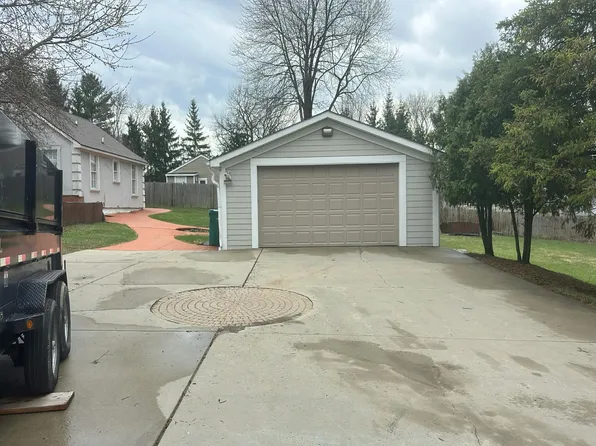 235 Alberta St, Auburn Hills, MI 48326