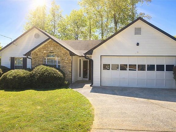 2nd image of 1155 Riverside Trce