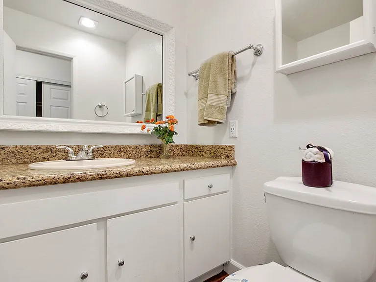 Woodcliff Apartments — Photo 30