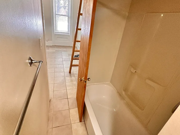 1920 Bainbridge St #1F — Photo 11