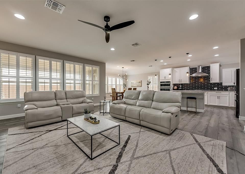 1st image of 2808 Acacia Ln