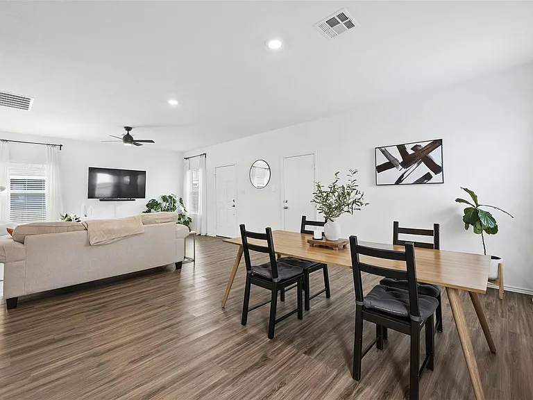 221 Barbary Coast Ln — Photo 7