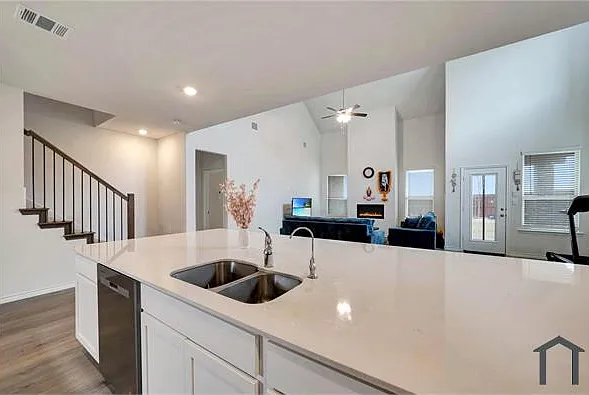 10332 Fall Brook Dr — Photo 3