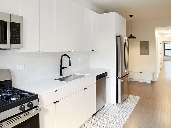 4th image of 6331 N Wayne Ave #201