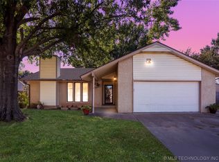 214 Fox Run Cir, Jenks, OK 74037