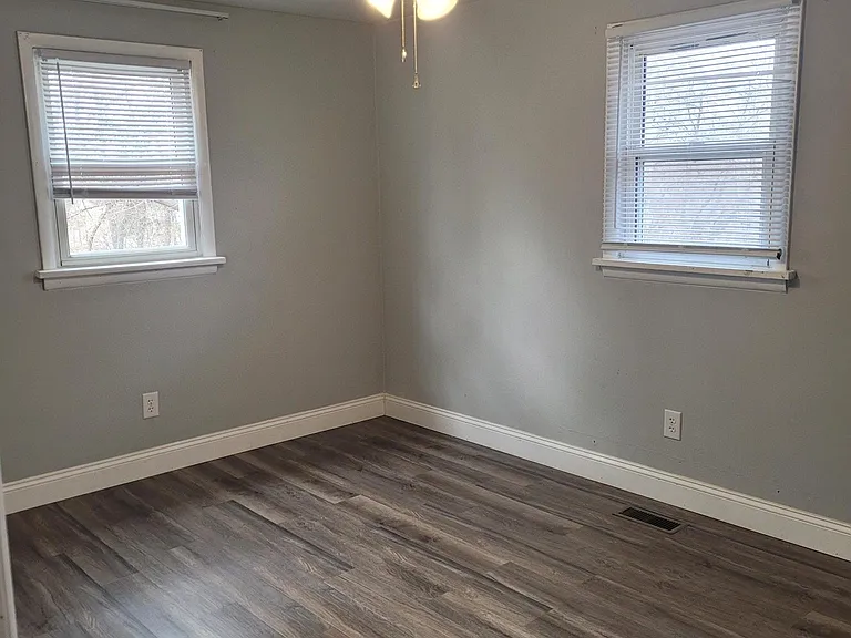 2809 Rose Hill Dr — Photo 4