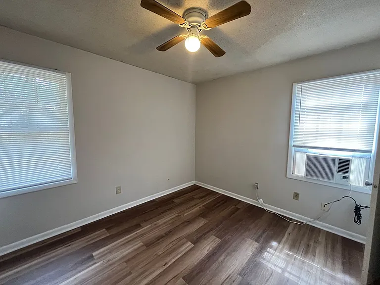 903 Jamestown Dr — Photo 6